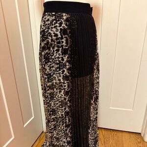 *GENTLY WORN* Andrew Charles Women's Size S Sheer Animal Print Accordion Skirt
